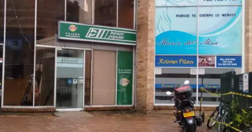 CAJERO BANCO POPULAR HARD BODY CALLE 147